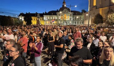 FOTO, VIDEO: Zrenjanin ih je večeras dočekao ovacijama – studenti biciklisti doneli Ustav Srbije
