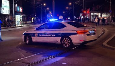 Jeziva saobraćajna nesreća u centru Beograda: Više vozila učestvovalo u udesu, autobus prešao u suprotan smer i zakucao se u zgradu
