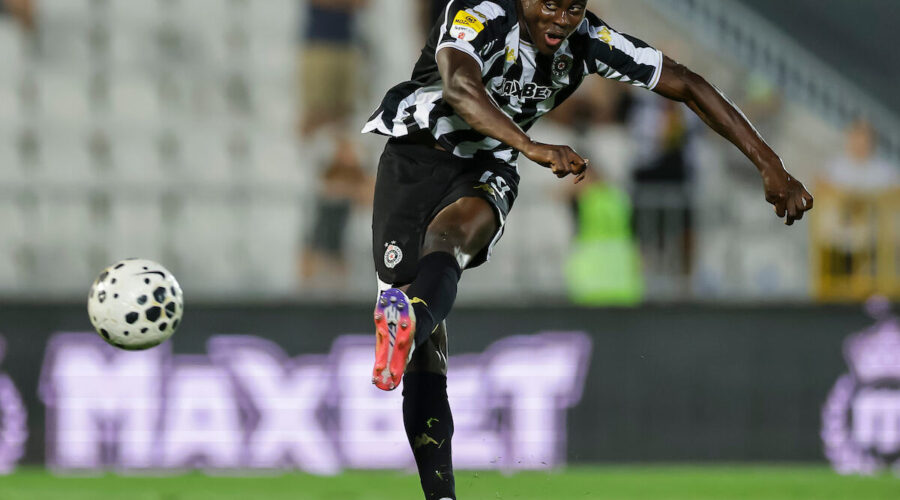 Partizan je favorit, ali i Radnik ima svoje šanse! Kladionice objavile kvote za meč u Surdulici: Da li će crno-beli konačno slaviti?!