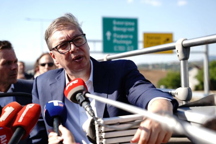 Vučić: Jedva čekam da podnesem ostavku, sednem u svoj auto i krenem među narod