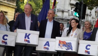 Proevropska koalicija predala izbornu listu, Vučić pecao i slušao Tomu Zdravkovića