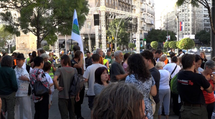 Održan protest ekoloških organizacija u Beogradu: Saobraćaj na Terazijama bio obustavljen, policija obezbeđivala skup