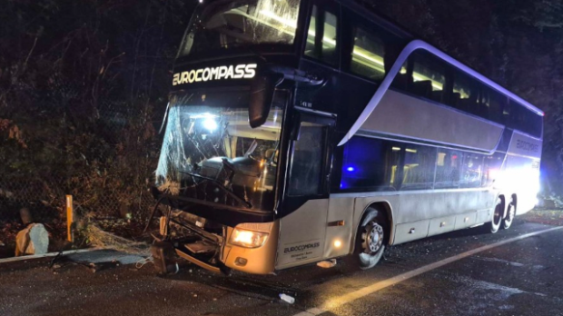 Autobus sa podgoričkim osnovcima udario u stenu kod Mojkovca, više povređenih