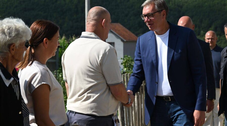 Vučić o gaziranim pićima: Ova, šljiva, dunja je deset puta zdravije nego ono što ja pijem
