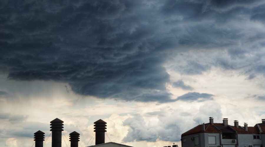 Noćas se nebo nad Srbijom menja: Evo gde stižu oblaci, kiša i pad temperature
