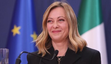 Meloni: Italija će zabraniti muslimanski veo u školama