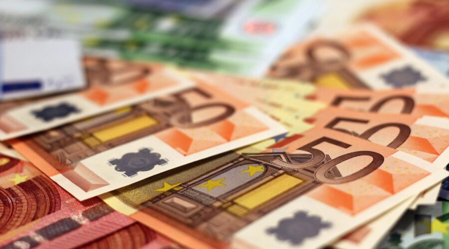 Devizni kurs: Evro danas 117,40 dinara
