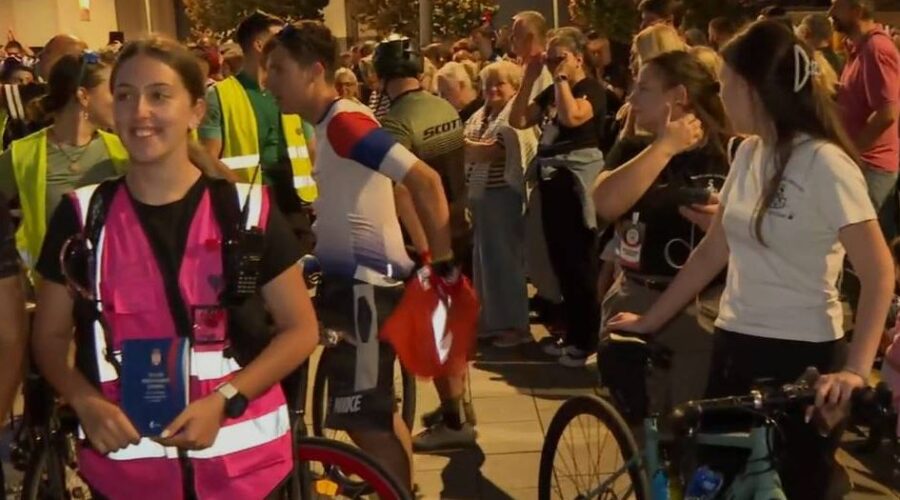 „Čuvari Ustava“ ovacijama dočekani u Subotici: Danas doček biciklista pred zgradom Županije u Somboru