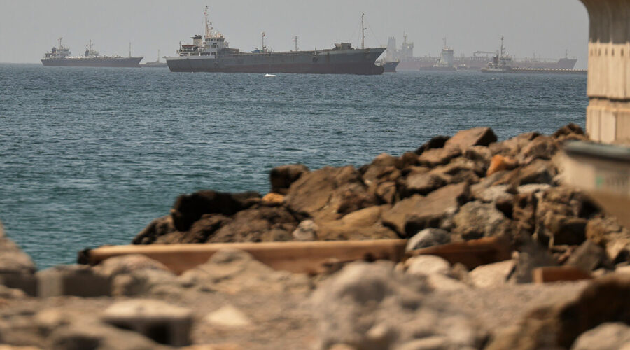 Pogođen tanker u Ormuskom moreuzu! Otkriveno čiji projektil je u pitanju, povređena dva člana posade