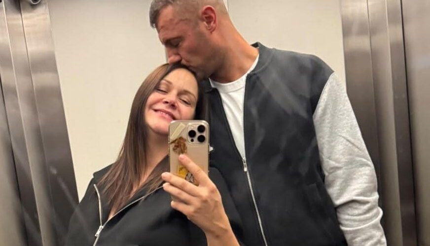 PORODILA SE SILVIJA NEDELJKOVIĆ! Pevačica posle 17 godina borbe postala majka blizanaca