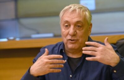 Ovo je hrabra, mogao bih reći i bezobrazna predstava