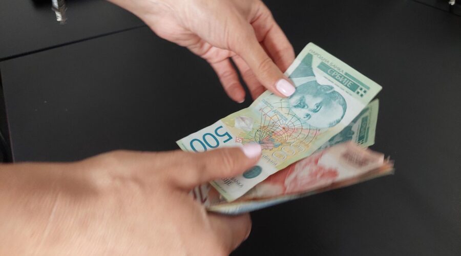 Počela isplata pomoći od 6.000 dinara: Šta treba znati u vezi sa podizanjem novca