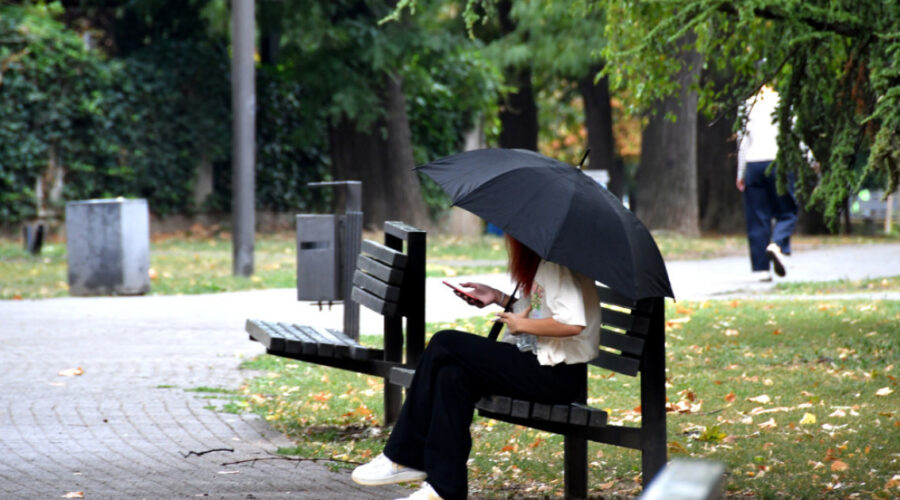 Jutro hladno, tokom dana oblačno i ponegde sa slabom kišom: temperatura do 22 stepena