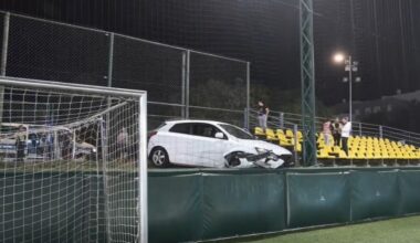 Pijani vozač probio ogradu terena u toku dečje utakmice