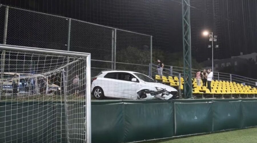Pijani vozač probio ogradu terena u toku dečje utakmice