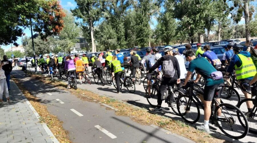 Studenti biciklima krenuli iz Novog Sada ka Šapcu: Naprednjaci pokušavaju da ih „dočekaju“ ali bez uspeha