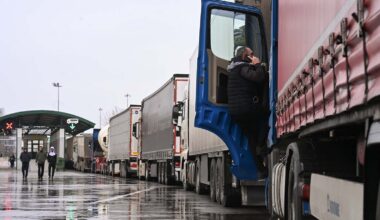 Kamioni na graničnim prelazima čekaju od tri do sedam sati, automobili bez zadržavanja