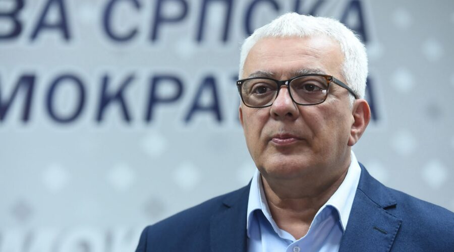 „Uteče, uteče“: Mandić nije dozvolio početak sednice o svojoj smeni