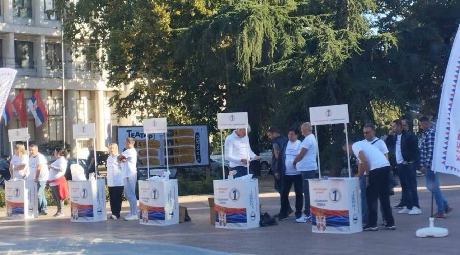Nakon što su niški studenti iz bezbednosnih razloga promenili lokaciju dočeka biciklista, naprednjaci postavljaju štandove na njoj