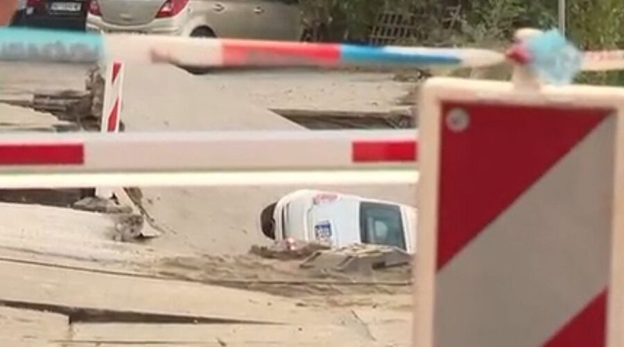 Izvučen automobil iz rupe na Voždovcu: Evakuisani stanari još uvek nisu vraćeni u svoje domove