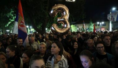 Nišlije dočekale studente bicikliste, SNS aktivisti postavljali štandove na planirane lokacije dočeka