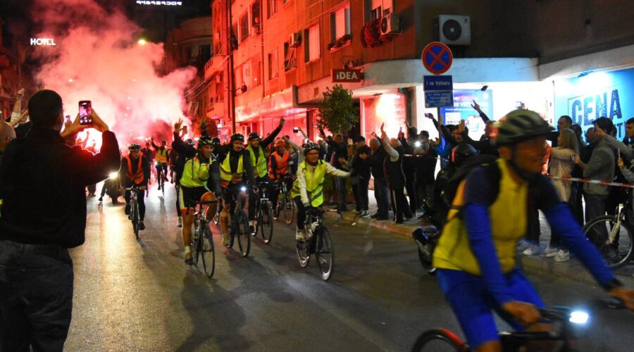 Nišlije dočekale studente bicikliste, pristalice SNS-a postavljale svoje štandove na planirane lokacije dočeka (FOTO, VIDEO)