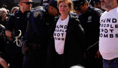 (Foto) Uhapšeno najmanje 30 ljudi tokom protesta u Njujorku protiv Izraela, među njima glumica Suzan Sarandon