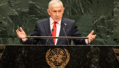 Netanjahu prozvao “moralne kukavice” koje napuštaju salu dok govori! “U Britaniji i Francuskoj Izrael optužuju za kolonijalizam, pa oni su izmislili taj termin“