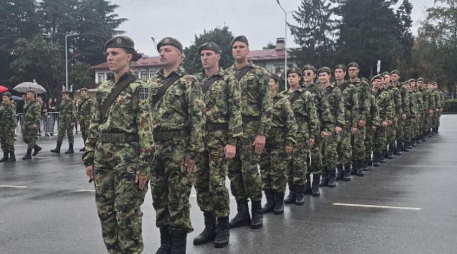 “PRIHVATILI STE ČASNU OBAVEZU” Kadeti Vojne akademije položili zakletvu