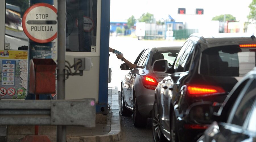 Nastale gužve na izlazu iz Srbije: Na pojedinim prelazima se čeka i po više sati
