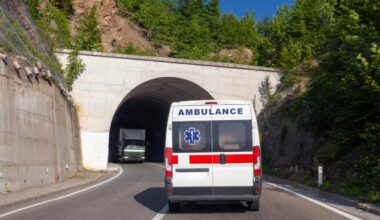 Vozilo sletelo u reku Ljuboviđu kod Bijelog Polja: Jedna osoba lakše povređena, policija na licu mesta