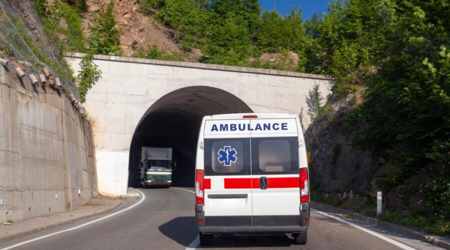 Vozilo sletelo u reku Ljuboviđu kod Bijelog Polja: Jedna osoba lakše povređena, policija na licu mesta
