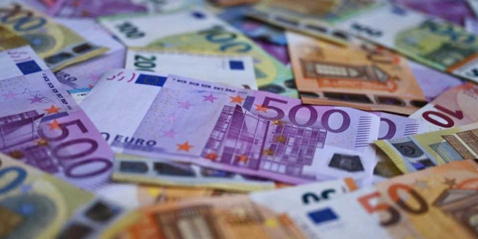 Novac stiže za 4 znaka: Evo ko će dobiti pare do 3. oktobra, a jedan znak treba da igra igre na sreću