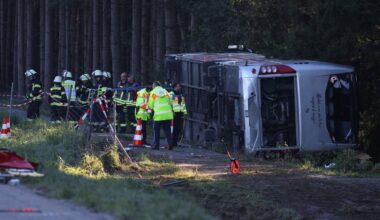 Prevrnuo se autobus pun turista, ima mrtvih! Putovali na Oktoberfest, pa sleteli sa auto-puta, policija na sve strane! Horor scena u Bavarskoj! (foto)