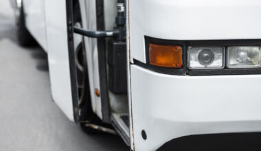 Autobus pun turista sleteo sa autoputa u Nemačkoj: Dve osobe poginule, 19 teško povređeno