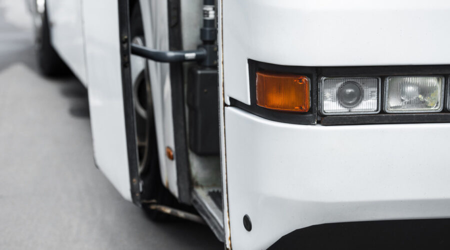 Autobus pun turista sleteo sa autoputa u Nemačkoj: Dve osobe poginule, 19 teško povređeno