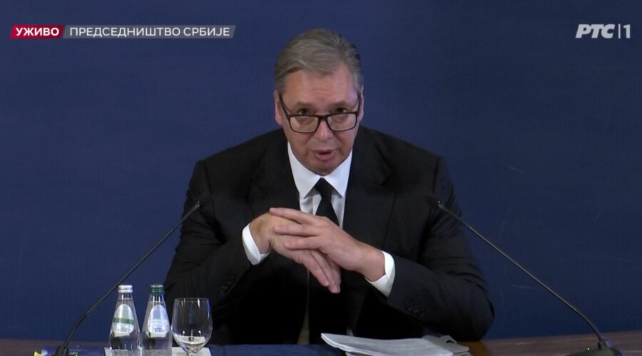 Aleksandar Vučić podneo ostavku na mesto predsednika Srbije