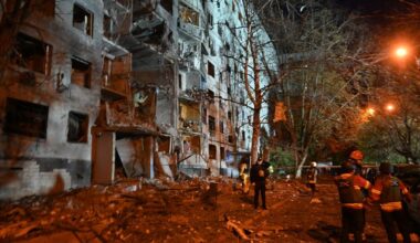 Klizna bomba direktno pogodila stambenu zgradu u Harkovu! Ruski napad u zoru, strašne scene u drugom najvećem gradu Ukrajine, paklena noć u Kijevu (foto, video)