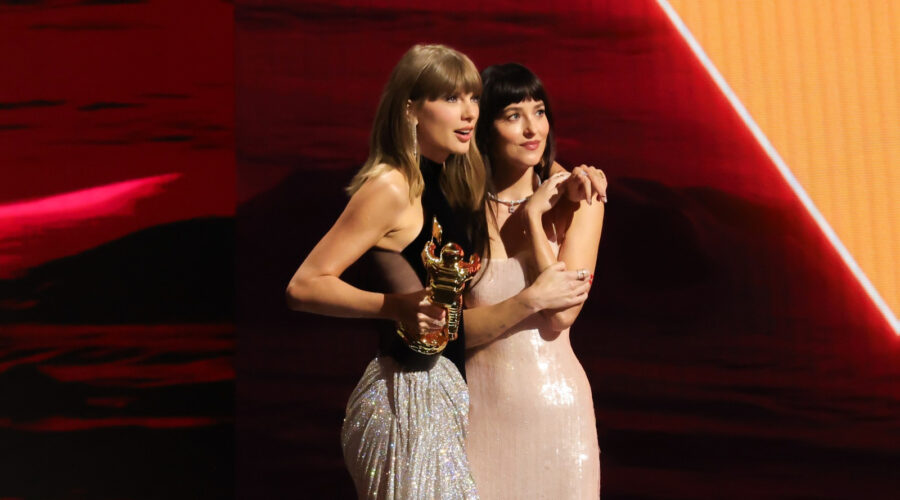 Najbolji beauty momenti sa MTV VMAs 2026 – od retro glamura do Y2K