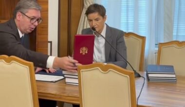 Vučić predao dužnost predsednika Ani Brnabić