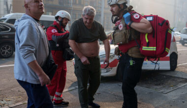 (Foto) Vazdušni napad u Kijevu: Poginula žena, ranjeno 19 ljudi, među njima troje dece