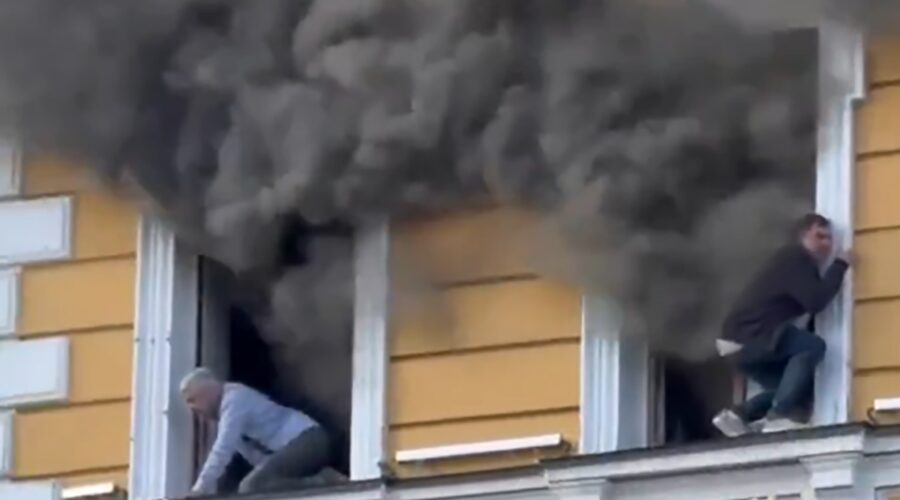 Vatra guta Akademiju nauka, ljudi čuče na prozorima da ne bi živi izgoreli: Jezive scene iz Kijeva obilaze svet (video)