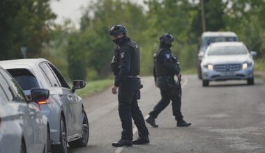 Petorica uhapšenih zbog mogućeg napada na vojnu bazu u Engleskoj pušteni uz kauciju