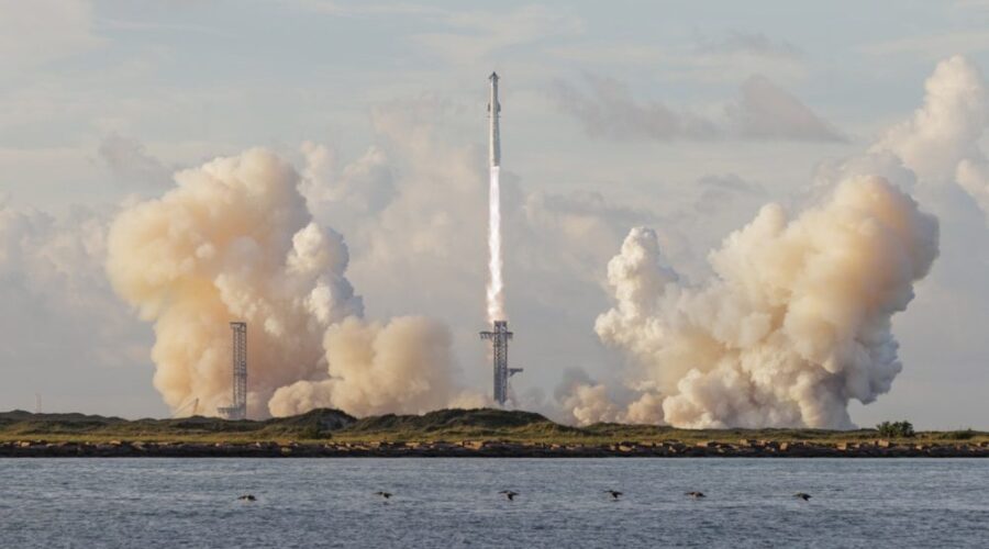 Raketa Staršip spustila se u Tihi okean nakon gotovo tri sata obilaska Zemlje