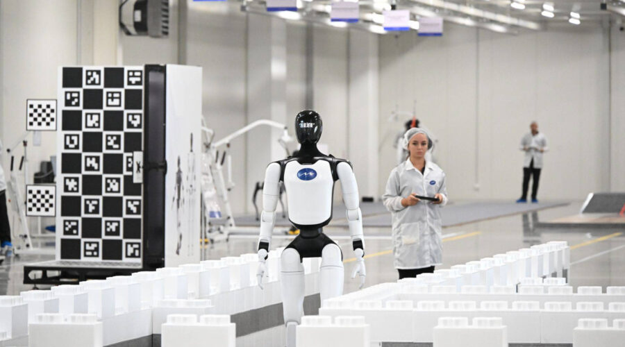 Humanoidni robot košta 98.000 evra. Koliko košta njegov sat rada?