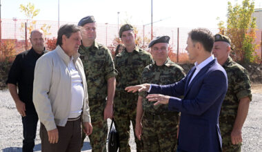“Dve stotine radnika danonoćno radi na ovome” Siniša Mali i Bratislav Gašić na gradilištu u Surčinu: Muzej vazduhoplovstva biće kompletno obnovljen do maja foto