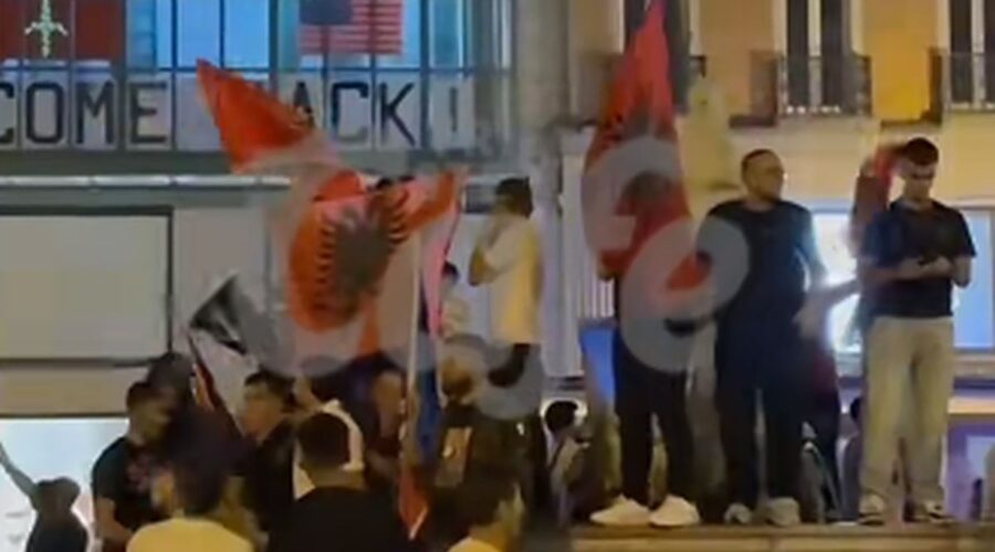 ALBANCI PROTESTOVALI I U TRSTU: Skandirali Tačiju i ostalim osuđenim zločincima OVK-a, skup organizovan preko TikToka!