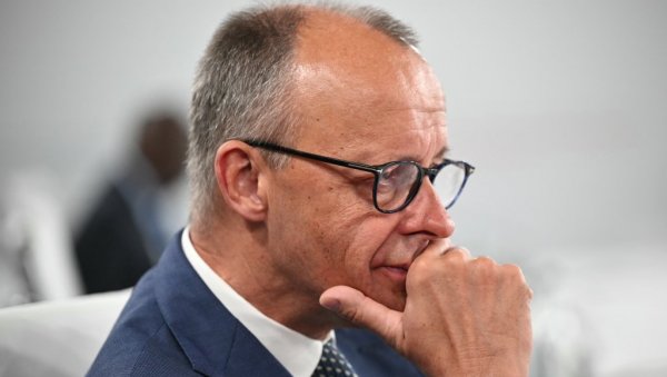 МЕРЦ НА ИВИЦИ ПОЛИТИЧКОГ АМБИСА: Ако десница освоји власт, у Берлину следи невиђен политички обрачун МЕРЦ НА ИВИЦИ ПОЛИТИЧКОГ АМБИСА: Ако десница освоји власт, у Берлину следи невиђен политички обрачун
