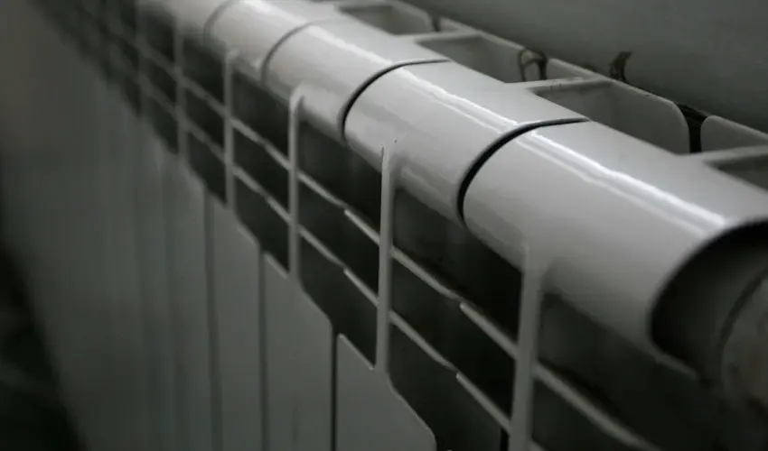 Agencija: Najjeftinije grejanje stana na drva i prirodni gas, najskuplje električnom energijom