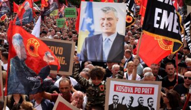 “Ako ne budu oslobođeni, goreće Kosovo” Tači i bivše vođe OVK danas dobijaju presudu u Hagu za ratne zločine: Opsadno stanje u Prištini, Srbi strahuju da će biti mete